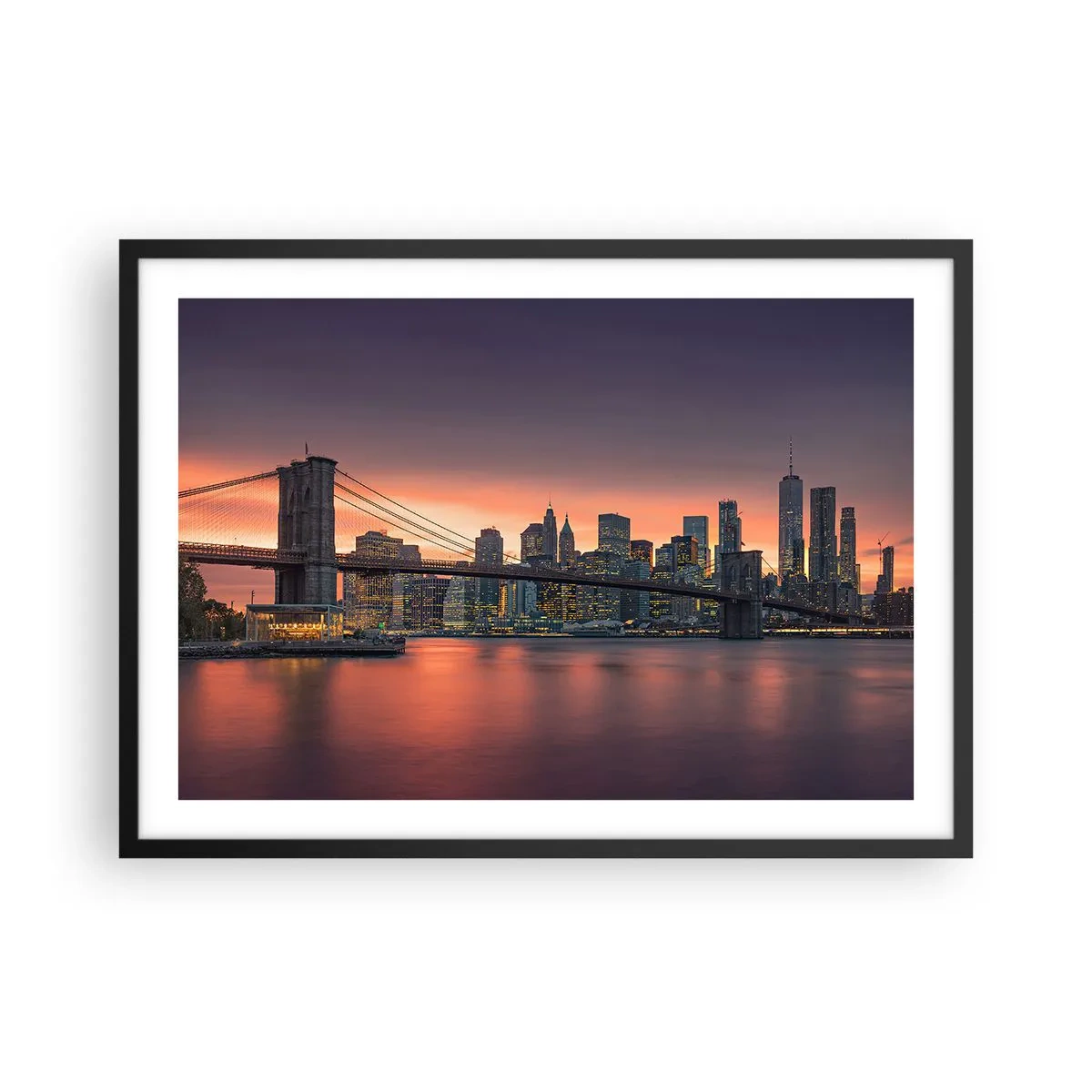 Poster in cornice nera - Panorama notturno della città con un ponte e un cielo illuminato - 70x50cm - Immersa nel silenzio lilla - Decorazione murale moderna per soggiorno e camera da letto ARTTOR