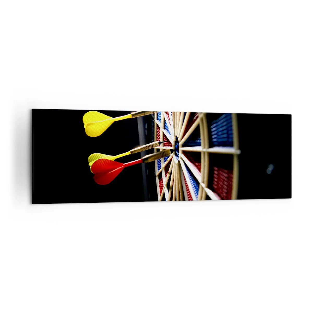 Quadro su tela - Stampe su Tela - Un bersaglio con freccette colpite su uno sfondo nero - 160x50cm - Dritto al centro - Decorazione murale moderna per soggiorno e camera da letto ARTTOR