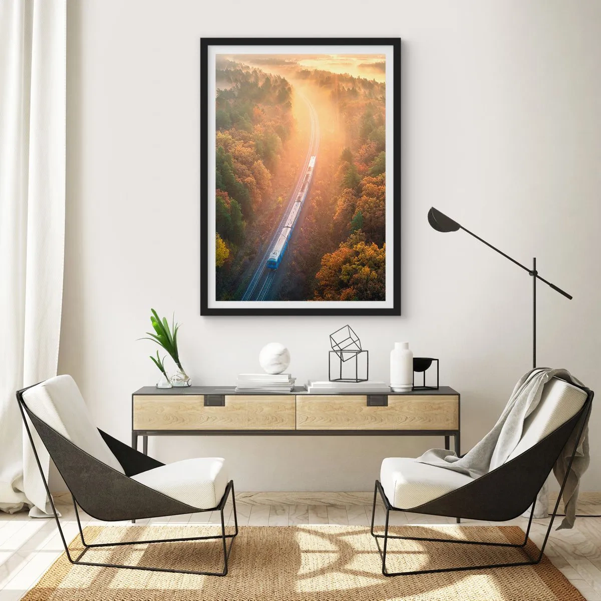 Poster in cornice nera - Un treno che viaggia attraverso una foresta autunnale sotto i raggi del sole nascente - 50x70cm - Viaggio autunnale - Decorazione murale moderna per soggiorno e camera da letto ARTTOR