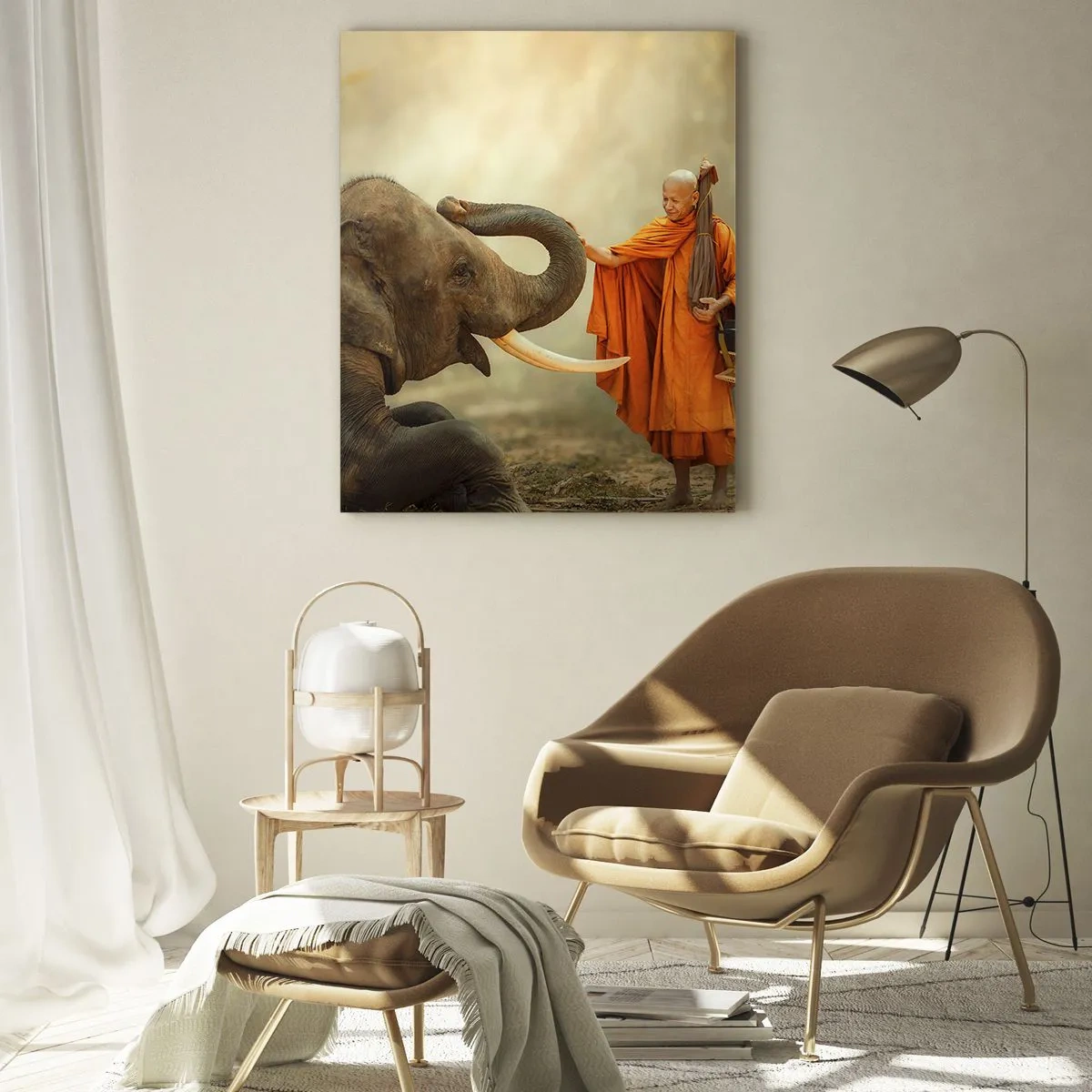 Quadro su vetro - Un monaco in abiti arancioni con un elefante in un ambiente naturale - 50x70cm - Incontro nel viaggio - Decorazione murale moderna per soggiorno e camera da letto ARTTOR