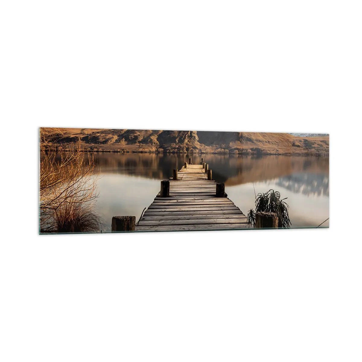 Quadro su vetro - Un molo di legno su un lago circondato da pittoresche colline - 160x50cm - Paesaggio nel silenzio - Decorazione murale moderna per soggiorno e camera da letto ARTTOR