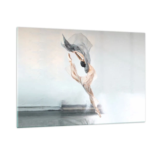 Quadro su vetro - Una ballerina esegue un salto dinamico in una luce soffusa. - 120x80cm - Nell'estasi della danza - Decorazione murale moderna per soggiorno e camera da letto ARTTOR