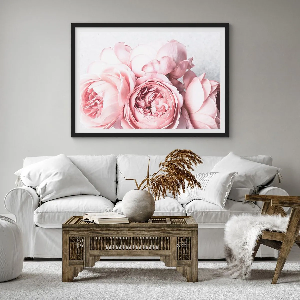 Poster in cornice nera - Peonie rosa in luce soffusa su uno sfondo chiaro - 100x70cm - Per i romantici - Decorazione murale moderna per soggiorno e camera da letto ARTTOR