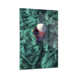 Quadro su vetro - Una donna con un cappello tradizionale che ripara le reti - 50x70cm - Nel mare di reti - Decorazione murale moderna per soggiorno e camera da letto ARTTOR