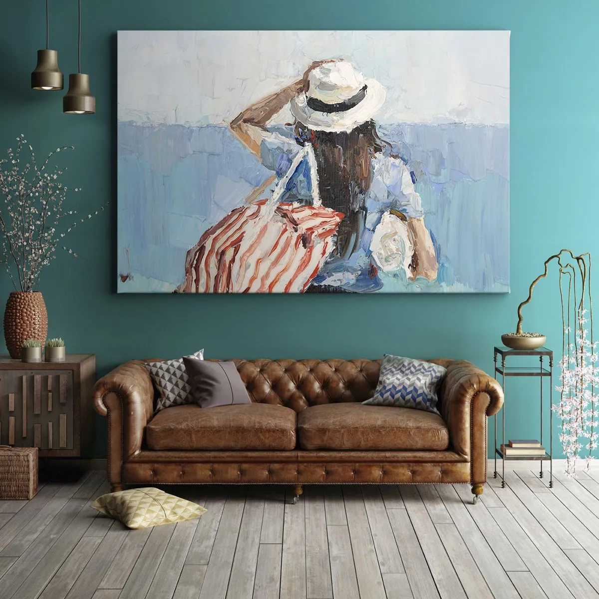 Quadro su tela - Stampe su Tela - Una donna con un cappello contro il mare blu - 100x70cm - Benvenuti in vacanza - Decorazione murale moderna per soggiorno e camera da letto ARTTOR