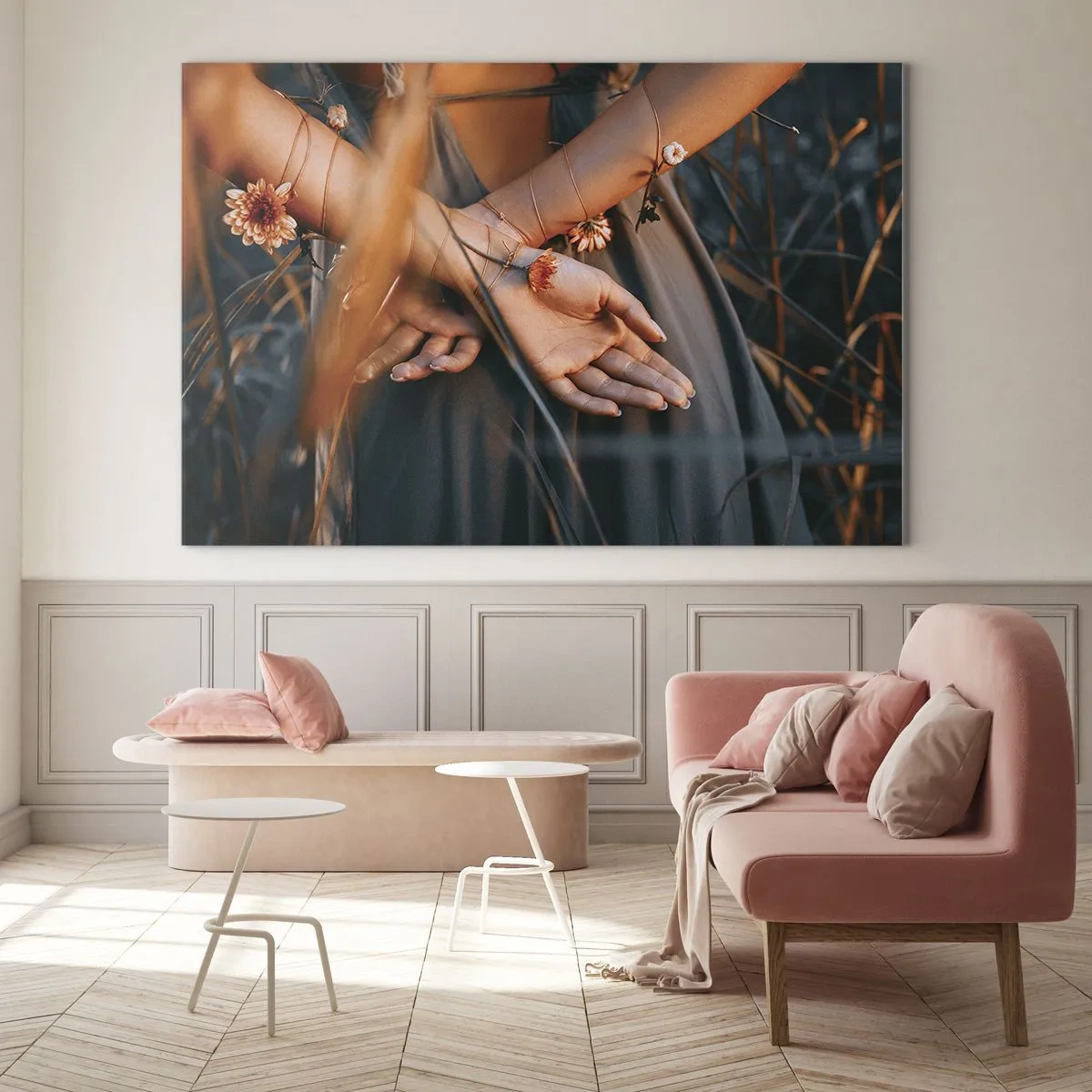 Quadro su vetro - Primo piano delle mani giunte di una donna con dei fiori su uno sfondo erboso - 120x80cm - Legata alla natura - Decorazione murale moderna per soggiorno e camera da letto ARTTOR