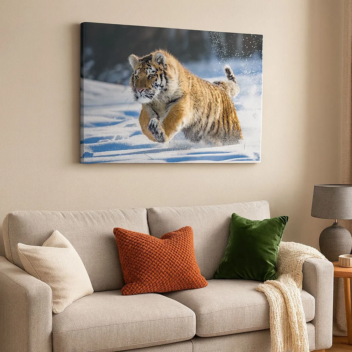 Quadro su tela - Stampe su Tela - Una tigre siberiana che corre in un paesaggio innevato - 70x50cm - La dea della taiga siberiana - Decorazione murale moderna per soggiorno e camera da letto ARTTOR