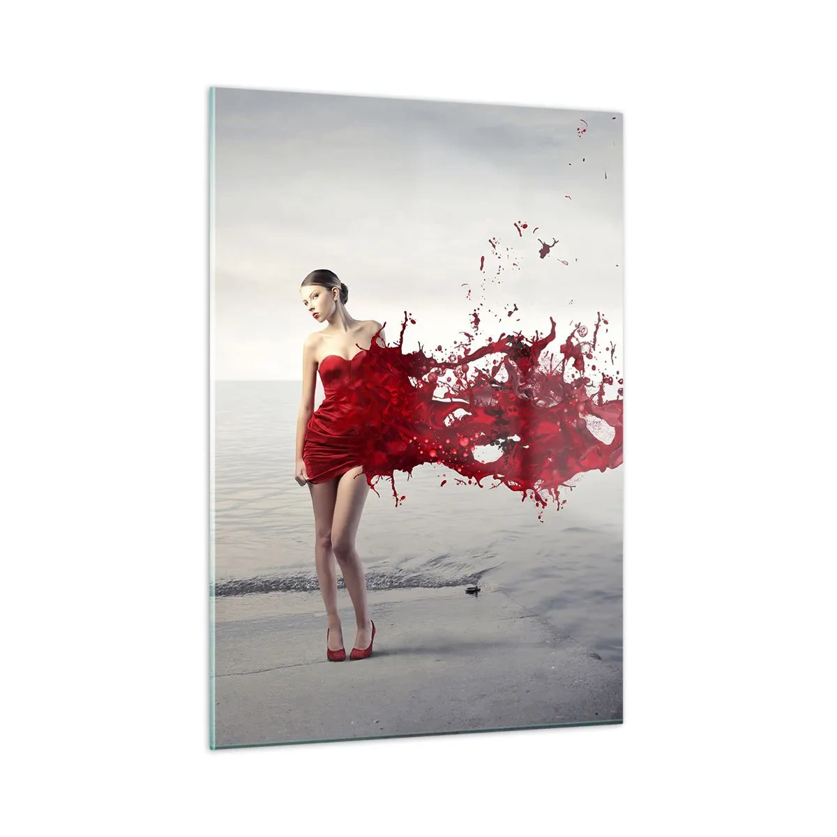Quadro su vetro - La figura di una donna in abito rosso sullo sfondo del mare - 50x70cm - Appassionata come lo scarlatto - Decorazione murale moderna per soggiorno e camera da letto ARTTOR