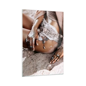 Quadro su vetro - Donna boho sulla spiaggia con gioielli - 70x100cm - Gettata dalle onde? - Decorazione murale moderna per soggiorno e camera da letto ARTTOR