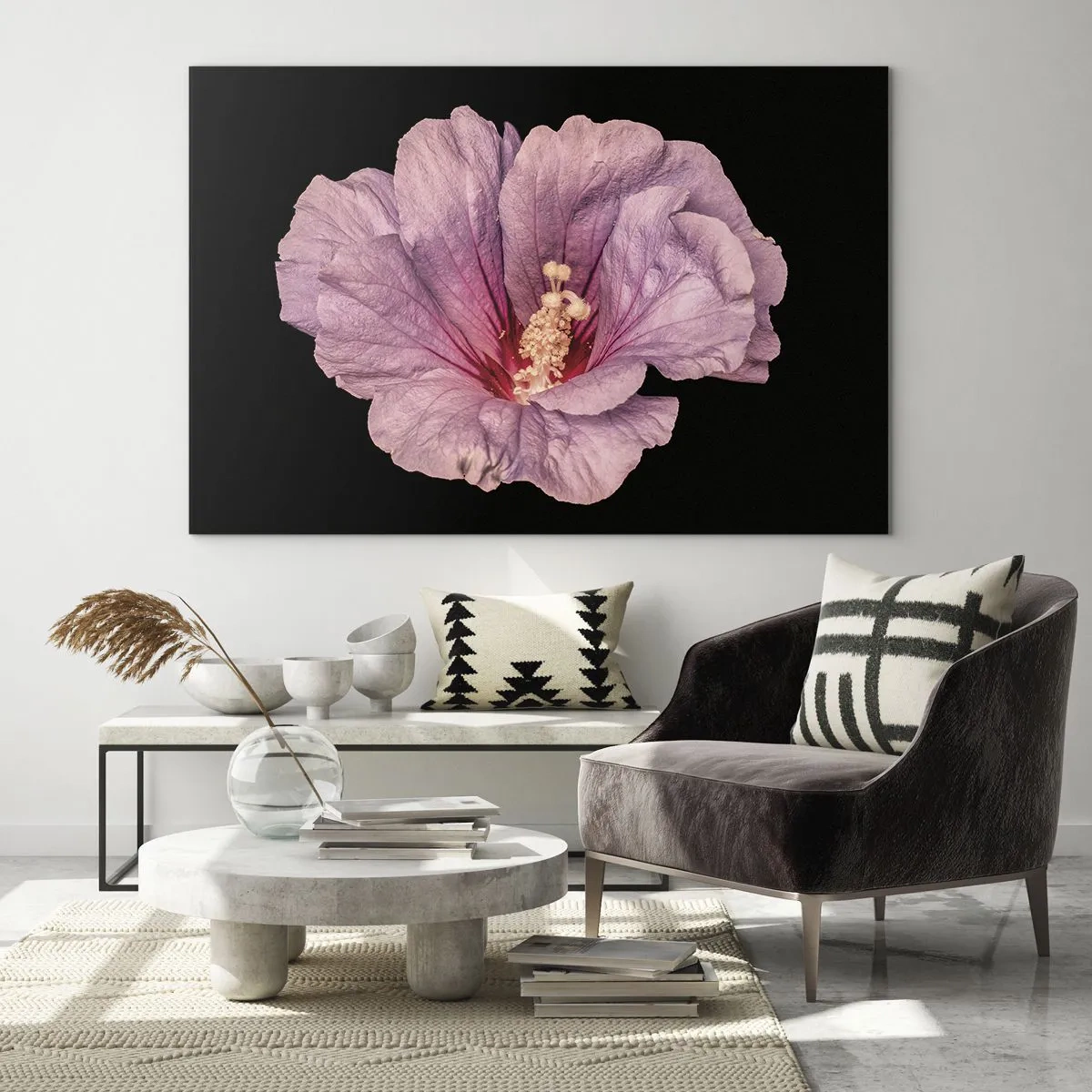 Quadro su vetro - Primo piano di un fiore di ibisco rosa su sfondo nero - 120x80cm - Dritto al cuore - Decorazione murale moderna per soggiorno e camera da letto ARTTOR