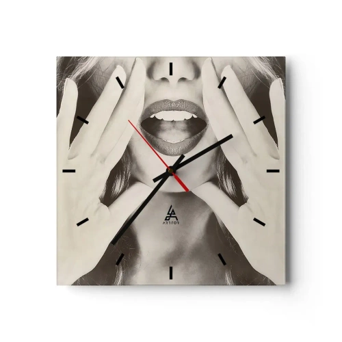 Orologio da parete - Orologio in Vetro - Ritratto in bianco e nero di una donna con labbra e mani espressive - 30x30cm - Arrivo! - Decorazione murale moderna per soggiorno e camera da letto ARTTOR