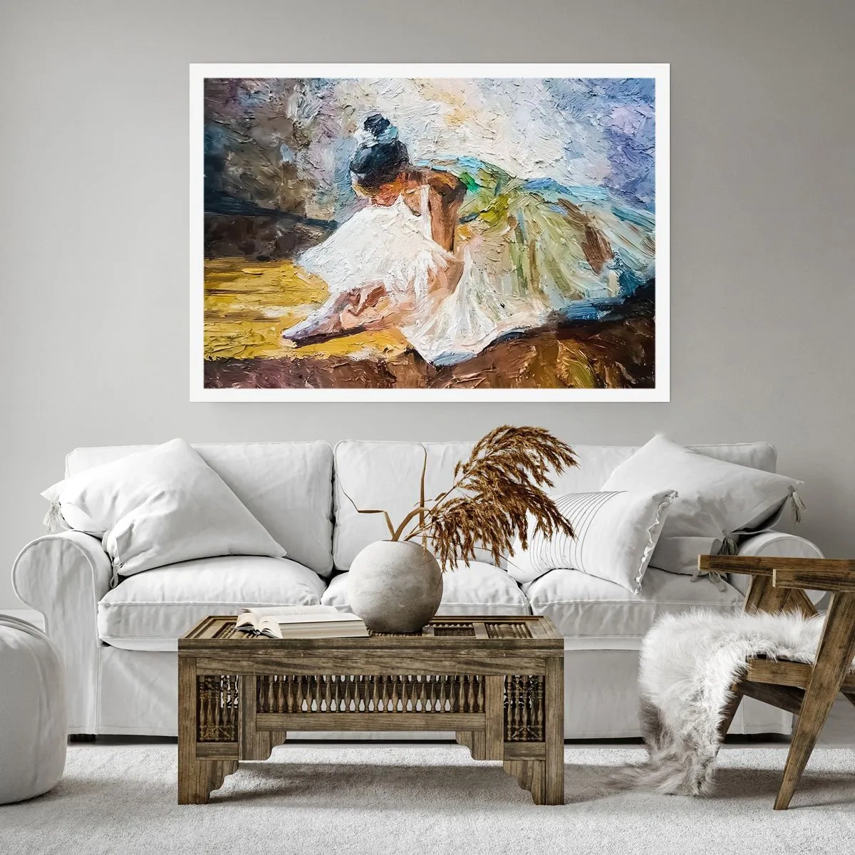 Poster - Una ballerina in abito bianco in stile pittorico su uno sfondo impressionista. - 100x70cm - Dal quadro di Degas - Decorazione murale moderna per soggiorno e camera da letto ARTTOR
