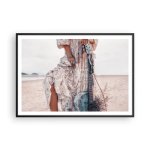 Poster in cornice nera - Donna in stile boho con chitarra sulla spiaggia - 100x70cm - Figli dei fiori in cammino - Decorazione murale moderna per soggiorno e camera da letto ARTTOR