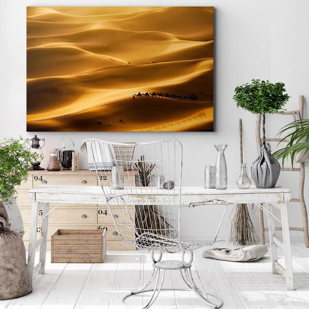 Quadro su tela - Stampe su Tela - Una carovana di cammelli vaga tra le dune dorate del deserto. - 120x80cm - La carovana sulle onde del deserto - Decorazione murale moderna per soggiorno e camera da letto ARTTOR