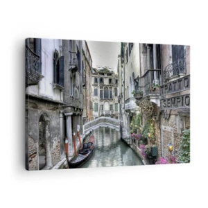 Quadro su tela - Stampe su Tela - Canale veneziano con gondola e ponte di pietra - 70x50cm - Da secoli in silenziosa riflessione - Decorazione murale moderna per soggiorno e camera da letto ARTTOR