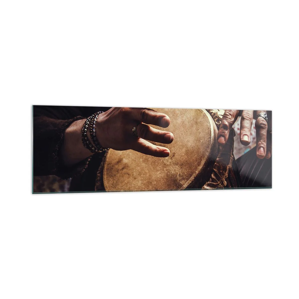 Quadro su vetro - Mani che suonano un tamburo djembe tradizionale - 160x50cm - Al ritmo del cuore - Decorazione murale moderna per soggiorno e camera da letto ARTTOR