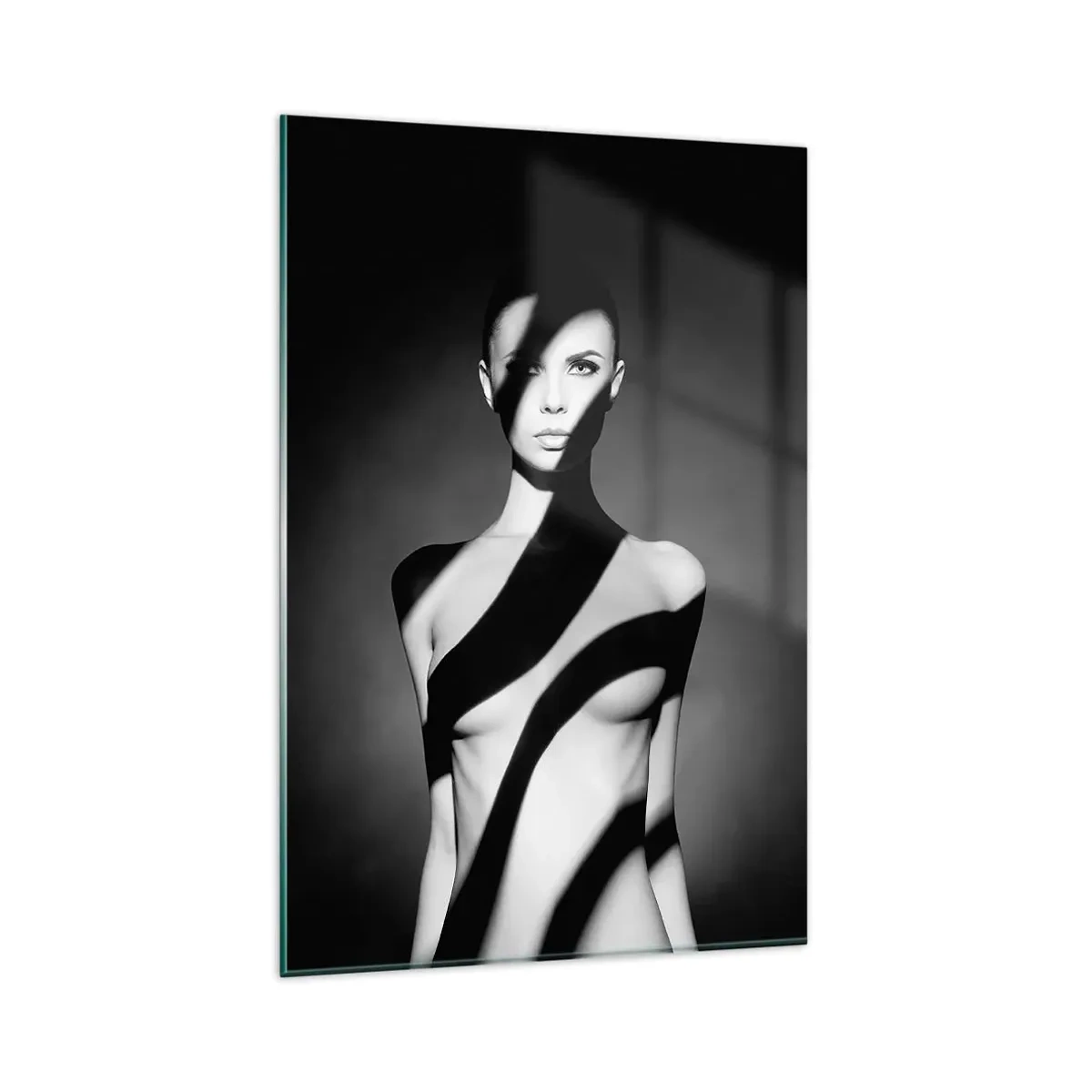 Quadro su vetro - Ritratto in bianco e nero di una donna in luce e ombra - 80x120cm - Luci e ombre - Decorazione murale moderna per soggiorno e camera da letto ARTTOR