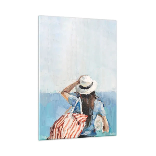 Quadro su vetro - Una donna con una borsa a righe guarda il mare in una giornata di sole. - 50x70cm - Benvenuti in vacanza - Decorazione murale moderna per soggiorno e camera da letto ARTTOR