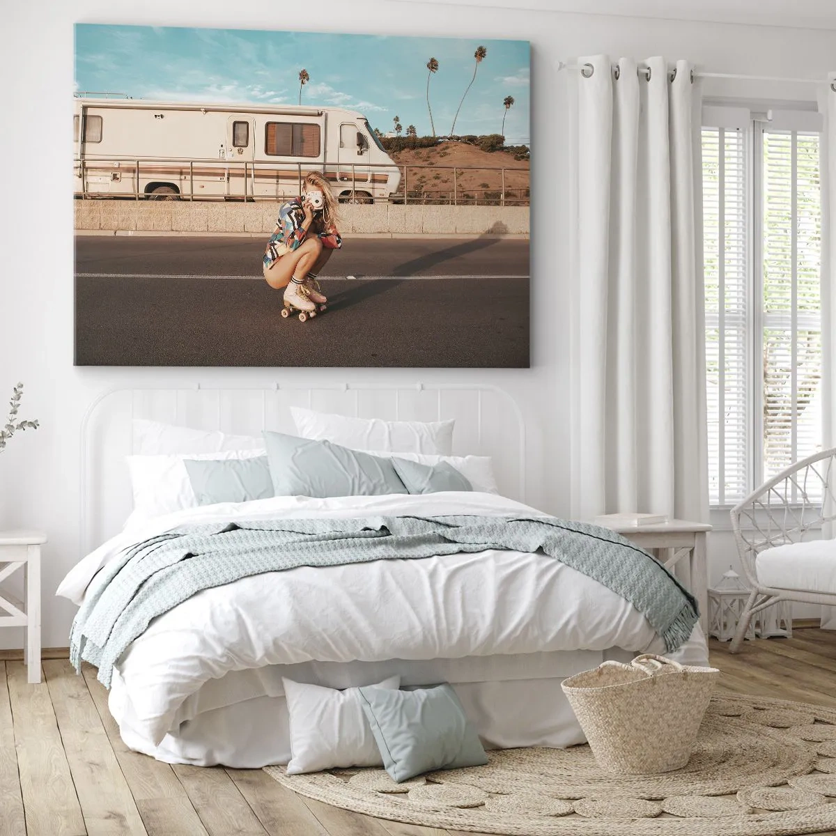 Quadro su tela - Stampe su Tela - Una ragazza sui pattini a rotelle scatta una foto in una giornata di sole. - 120x80cm - Sorridi per favore! - Decorazione murale moderna per soggiorno e camera da letto ARTTOR