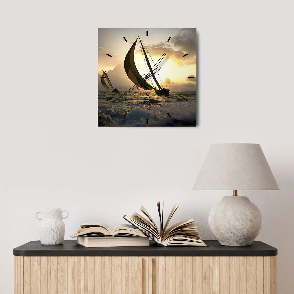 Orologio da parete - Orologio in Vetro - Barche a vela in mare al tramonto - 30x30cm - Con il vento e controvento - Decorazione murale moderna per soggiorno e camera da letto ARTTOR