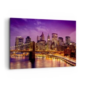 Quadro su tela - Stampe su Tela - Panorama della città con il ponte nella luce della sera contro il cielo viola - 120x80cm - Manhattan in viola e oro - Decorazione murale moderna per soggiorno e camera da letto ARTTOR