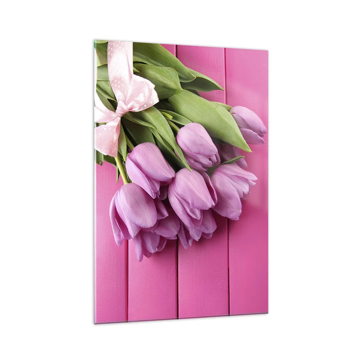 Quadro su vetro - Un mazzo di tulipani rosa con un fiocco su uno sfondo rosa - 70x100cm - Proprio per te - Decorazione murale moderna per soggiorno e camera da letto ARTTOR