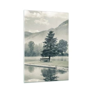 Quadro su vetro - Un pittoresco lago con una panchina e la nebbia sullo sfondo - 70x100cm - Il lago dorme ancora - Decorazione murale moderna per soggiorno e camera da letto ARTTOR
