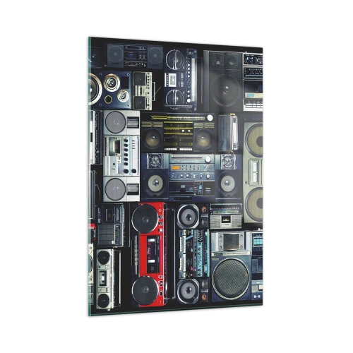 Quadro su vetro - Un collage di radio e registratori retrò su uno sfondo scuro. - 50x70cm - Nostalgia degli anni '80 - Decorazione murale moderna per soggiorno e camera da letto ARTTOR