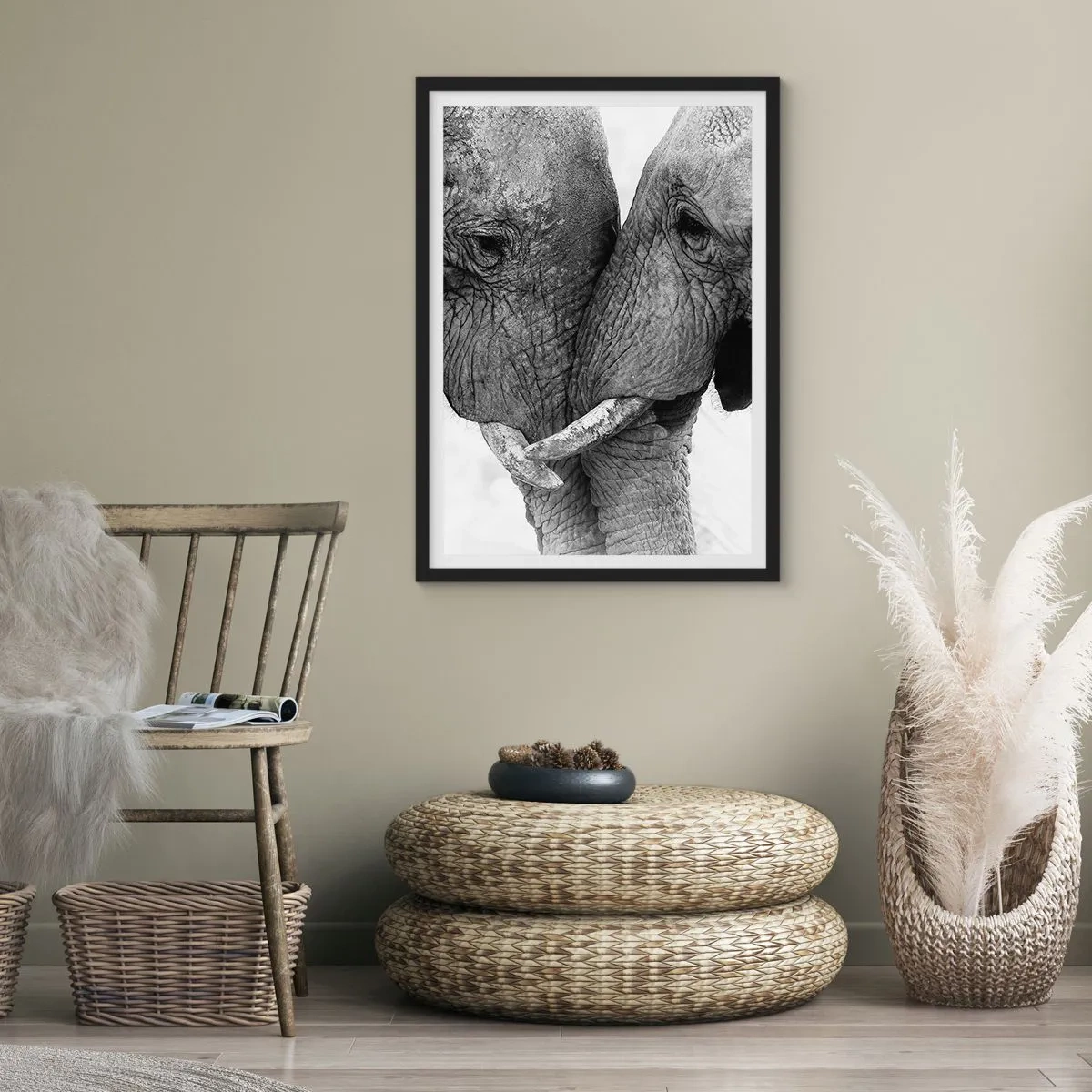 Poster in cornice nera - Primo piano di due elefanti in bianco e nero - 50x70cm - Dichiarazione sincera - Decorazione murale moderna per soggiorno e camera da letto ARTTOR