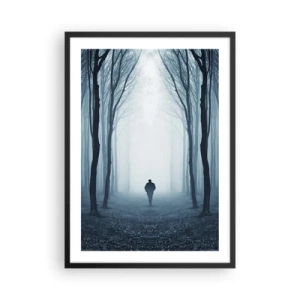 Poster in cornice nera - Un uomo in una foresta nebbiosa, circondato da alberi - 50x70cm - E tutto è semplice e chiaro - Decorazione murale moderna per soggiorno e camera da letto ARTTOR