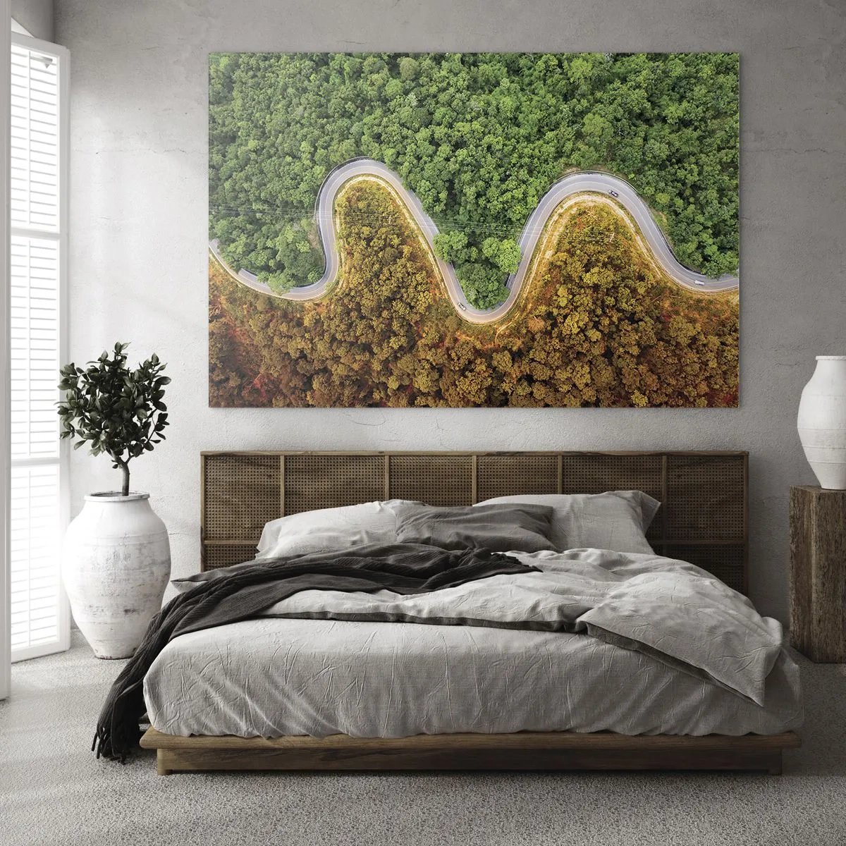 Quadro su vetro - Una strada tortuosa attraverso una fitta foresta vista a volo d'uccello - 70x50cm - Confine e separazione - Decorazione murale moderna per soggiorno e camera da letto ARTTOR