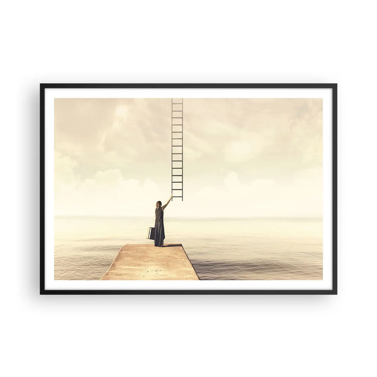 Poster in cornice nera - Una donna in piedi su un molo con una scala che porta al cielo - 100x70cm - Viaggio magico - Decorazione murale moderna per soggiorno e camera da letto ARTTOR