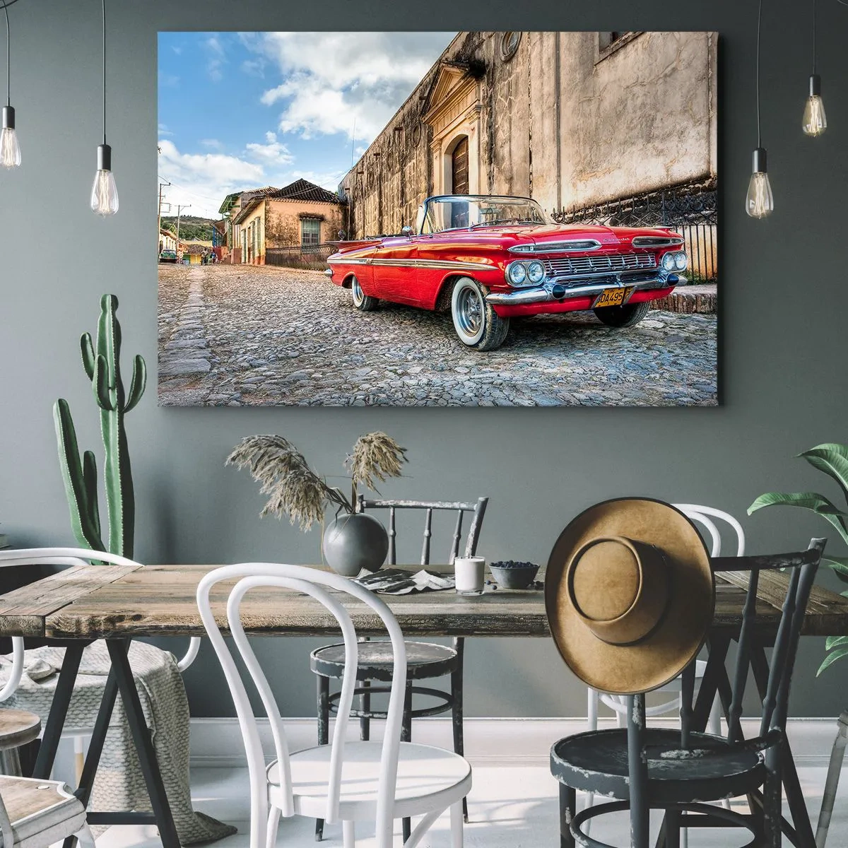 Quadro su tela - Stampe su Tela - Auto d'epoca rossa su una strada acciottolata - 100x70cm - Impressioni di Cuba - Decorazione murale moderna per soggiorno e camera da letto ARTTOR