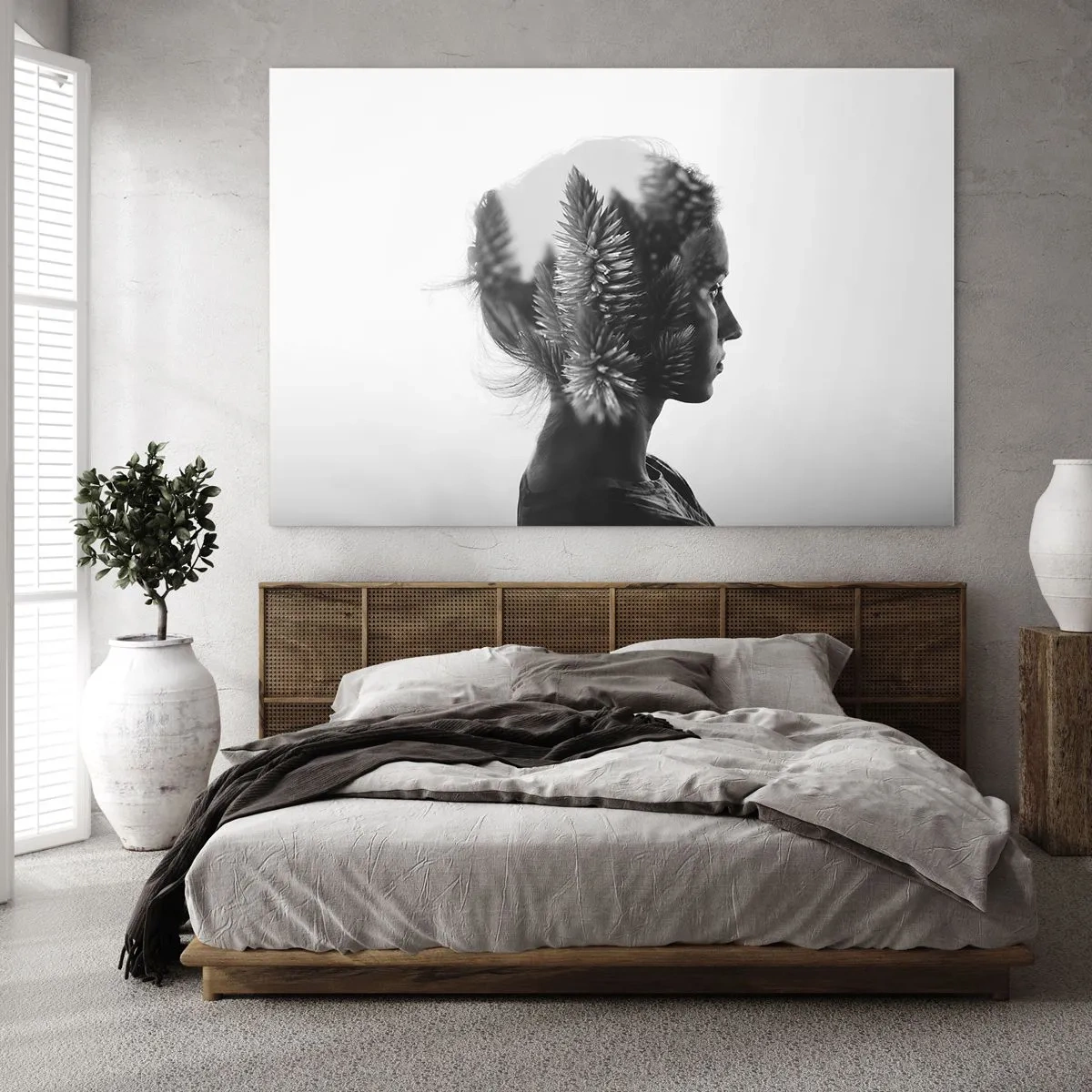 Quadro su vetro - Una donna in bianco e nero con un motivo di foresta di conifere sovrapposto - 100x70cm - La signora della pineta - Decorazione murale moderna per soggiorno e camera da letto ARTTOR