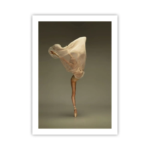 Poster - Una ballerina che danza, circondata da un tessuto delicato, in una posa discreta. - 50x70cm - Adesso vola via - Decorazione murale moderna per soggiorno e camera da letto ARTTOR