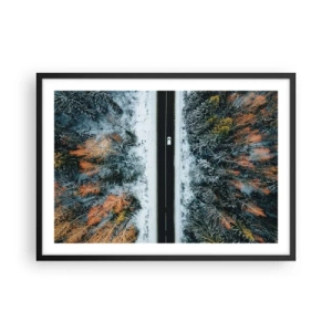 Poster in cornice nera - Una strada attraverso una foresta invernale vista da una prospettiva a volo d'uccello - 70x50cm - Tagliando la foresta invernale - Decorazione murale moderna per soggiorno e camera da letto ARTTOR