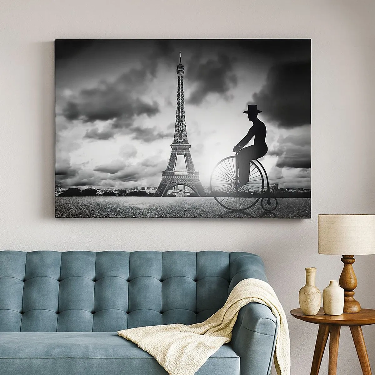 Quadro su tela - Stampe su Tela - Immagine in bianco e nero di una bicicletta retrò con la Torre Eiffel sullo sfondo - 70x50cm - Nostalgia della Belle Epoque - Decorazione murale moderna per soggiorno e camera da letto ARTTOR