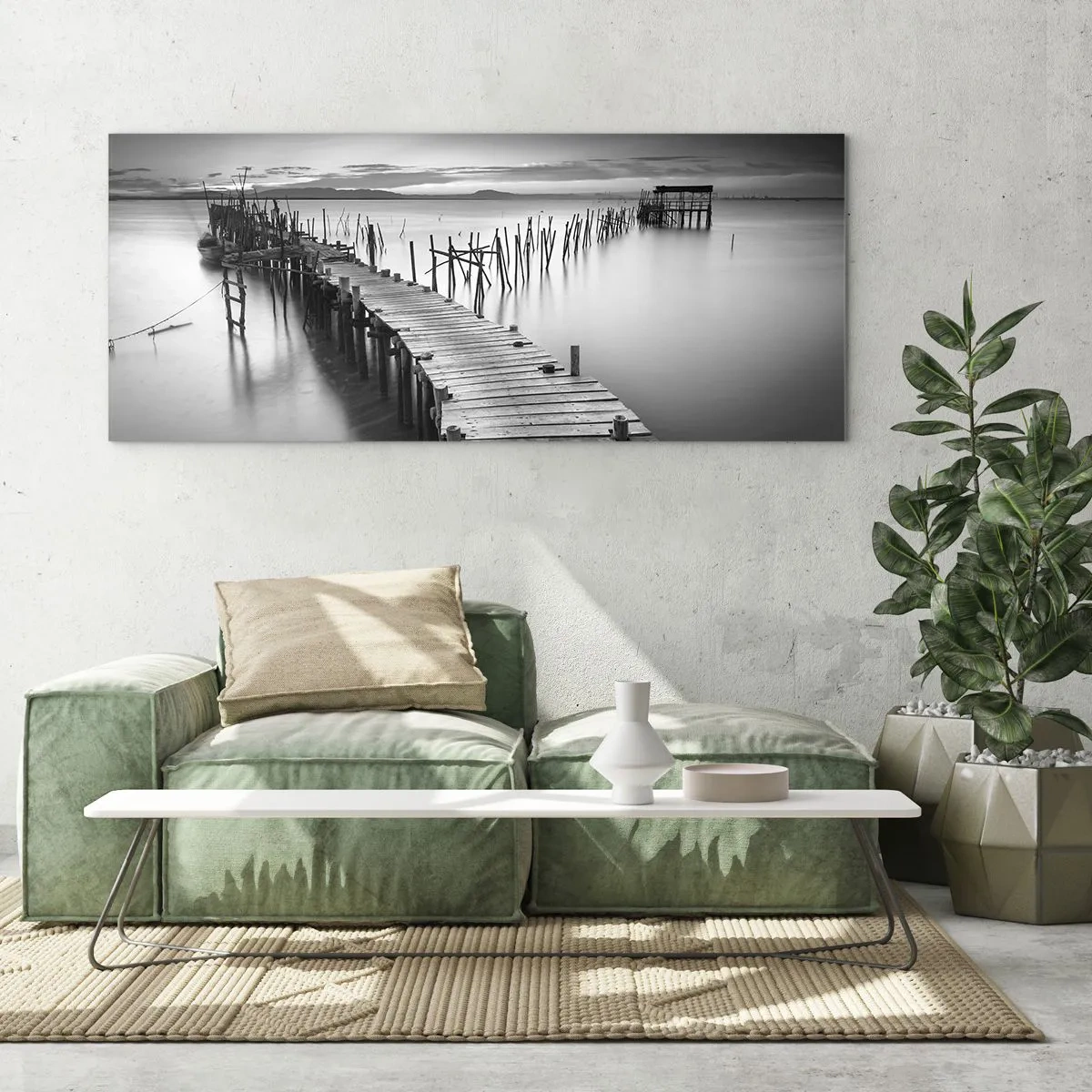 Quadro su vetro - Un molo di legno su un lago calmo in tonalità di grigio - 140x50cm - La pace della riva dimenticata - Decorazione murale moderna per soggiorno e camera da letto ARTTOR