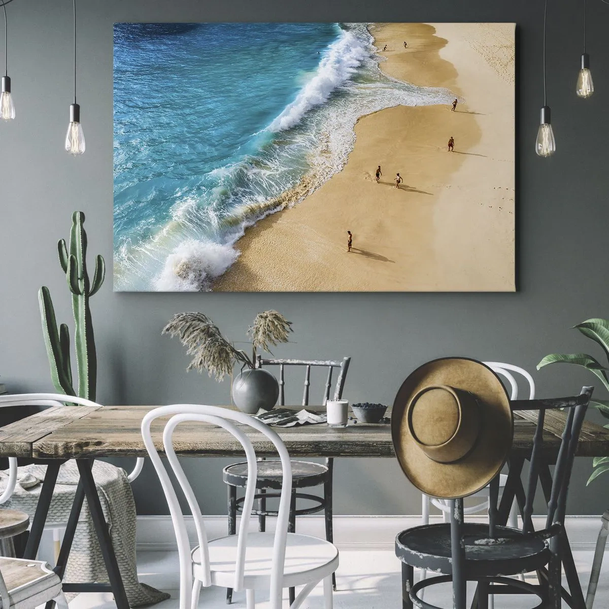 Quadro su tela - Stampe su Tela - Una spiaggia con acqua turchese e gente che cammina intorno - 70x50cm - E poi il sole, la spiaggia... - Decorazione murale moderna per soggiorno e camera da letto ARTTOR