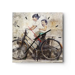 Orologio da parete - Orologio in Vetro - Street art con una bicicletta e disegni di bambini sul muro - 30x30cm - Vero o falso? - Decorazione murale moderna per soggiorno e camera da letto ARTTOR