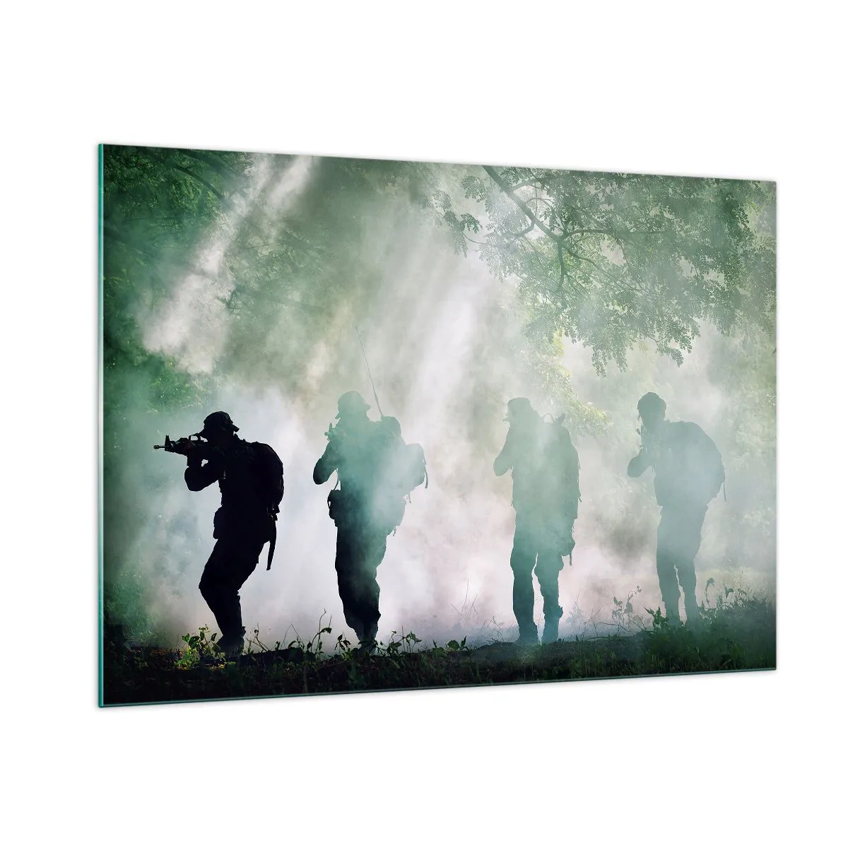 Quadro su vetro - Un gruppo di soldati in fumo, che camminano nella foresta, in piena allerta - 100x70cm - Uno per tutti… - Decorazione murale moderna per soggiorno e camera da letto ARTTOR