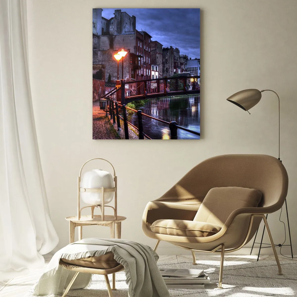 Quadro su vetro - Vista serale delle case popolari e del ponte sul canale - 70x100cm - Questa Bydgoszcz non la conosci - Decorazione murale moderna per soggiorno e camera da letto ARTTOR
