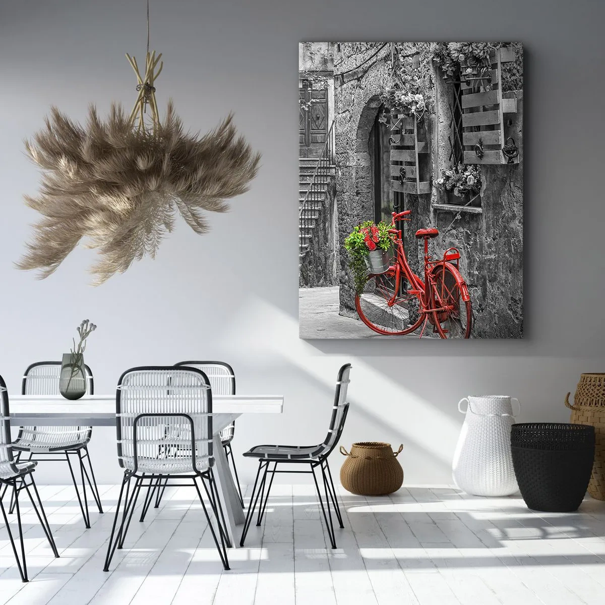 Quadro su tela - Stampe su Tela - Una bicicletta rossa in una strada bianca e nera - 50x70cm - Angolo toscano - Decorazione murale moderna per soggiorno e camera da letto ARTTOR