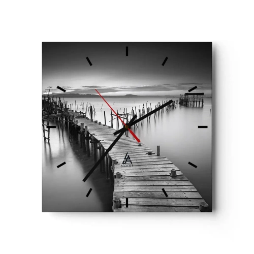 Orologio da parete - Orologio in Vetro - Un molo di legno su un lago calmo in tonalità di grigio - 30x30cm - La pace della riva dimenticata - Decorazione murale moderna per soggiorno e camera da letto ARTTOR