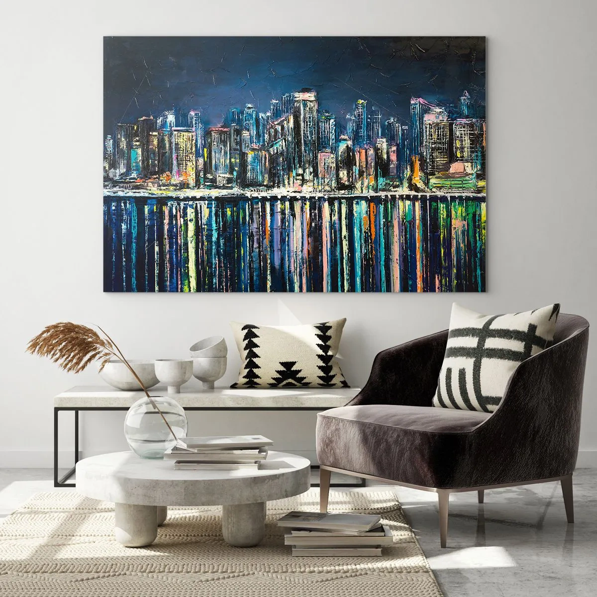 Quadro su vetro - Panorama della città di notte con le luci riflesse nell'acqua - 70x50cm - Cascata di luci - Decorazione murale moderna per soggiorno e camera da letto ARTTOR