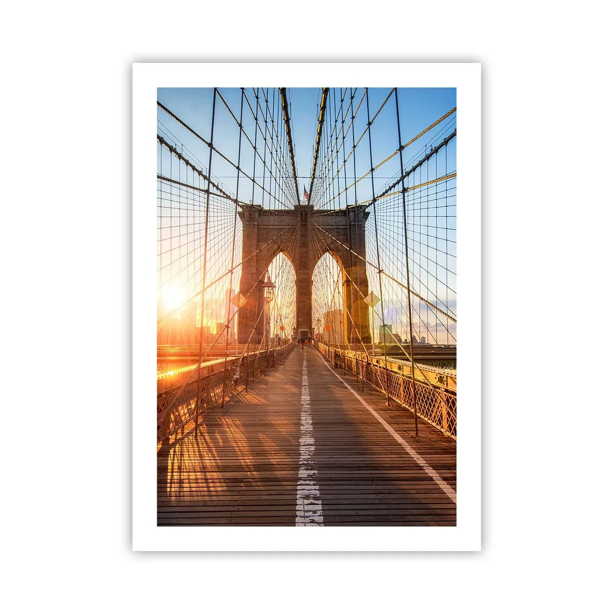 Poster - Il ponte di Brooklyn illuminato dai raggi del sole nascente - 50x70cm - Sul ponte d'oro - Decorazione murale moderna per soggiorno e camera da letto ARTTOR