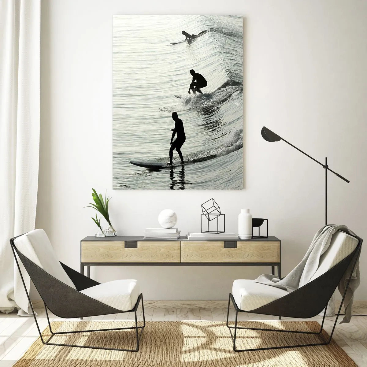 Quadro su vetro - Surfisti sulle onde in uno scatto monocromatico - 70x100cm - Onde all'incontro - Decorazione murale moderna per soggiorno e camera da letto ARTTOR
