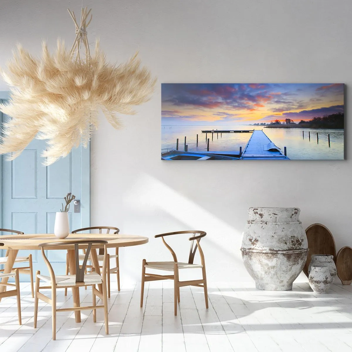 Quadro su tela - Stampe su Tela - Un molo sul lago al tramonto con una barca sulla riva - 160x50cm - Tranquillità violacea e dorata - Decorazione murale moderna per soggiorno e camera da letto ARTTOR