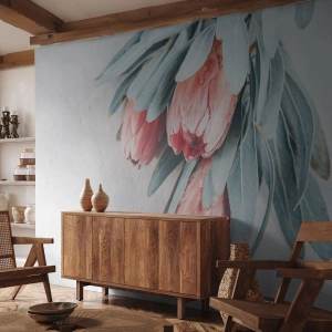 Fotomurali Premium Sand - Fiori di protea con foglie blu-verdi su uno sfondo chiaro - 100x70cm - Imbarazzati per la propria bellezza - Decorazione murale moderna per soggiorno e camera da letto ARTTOR
