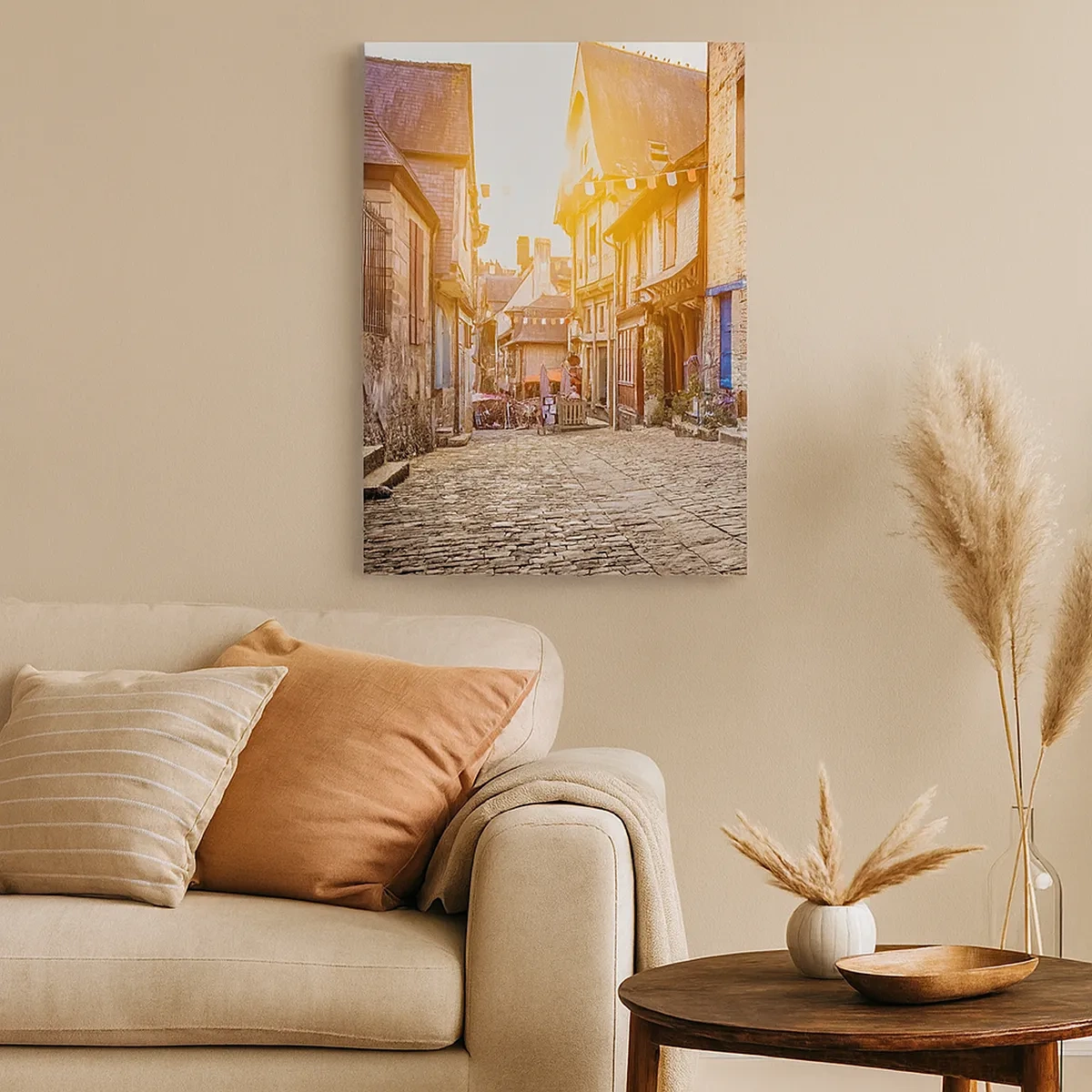 Quadro su tela - Stampe su Tela - Una strada affascinante con pavimentazione in pietra esposta alla luce del sole - 50x70cm - Lo spirito bianco della cittadina - Decorazione murale moderna per soggiorno e camera da letto ARTTOR